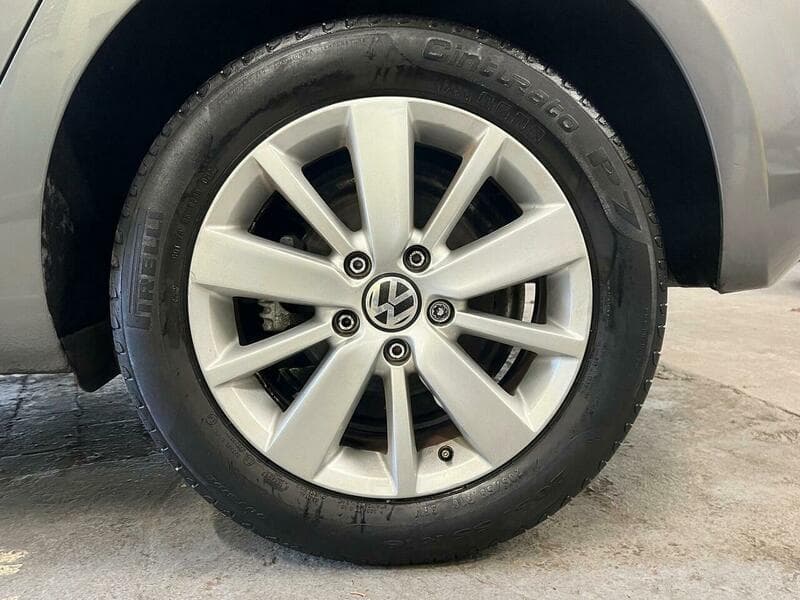 2011 Volkswagen Golf - Image 12