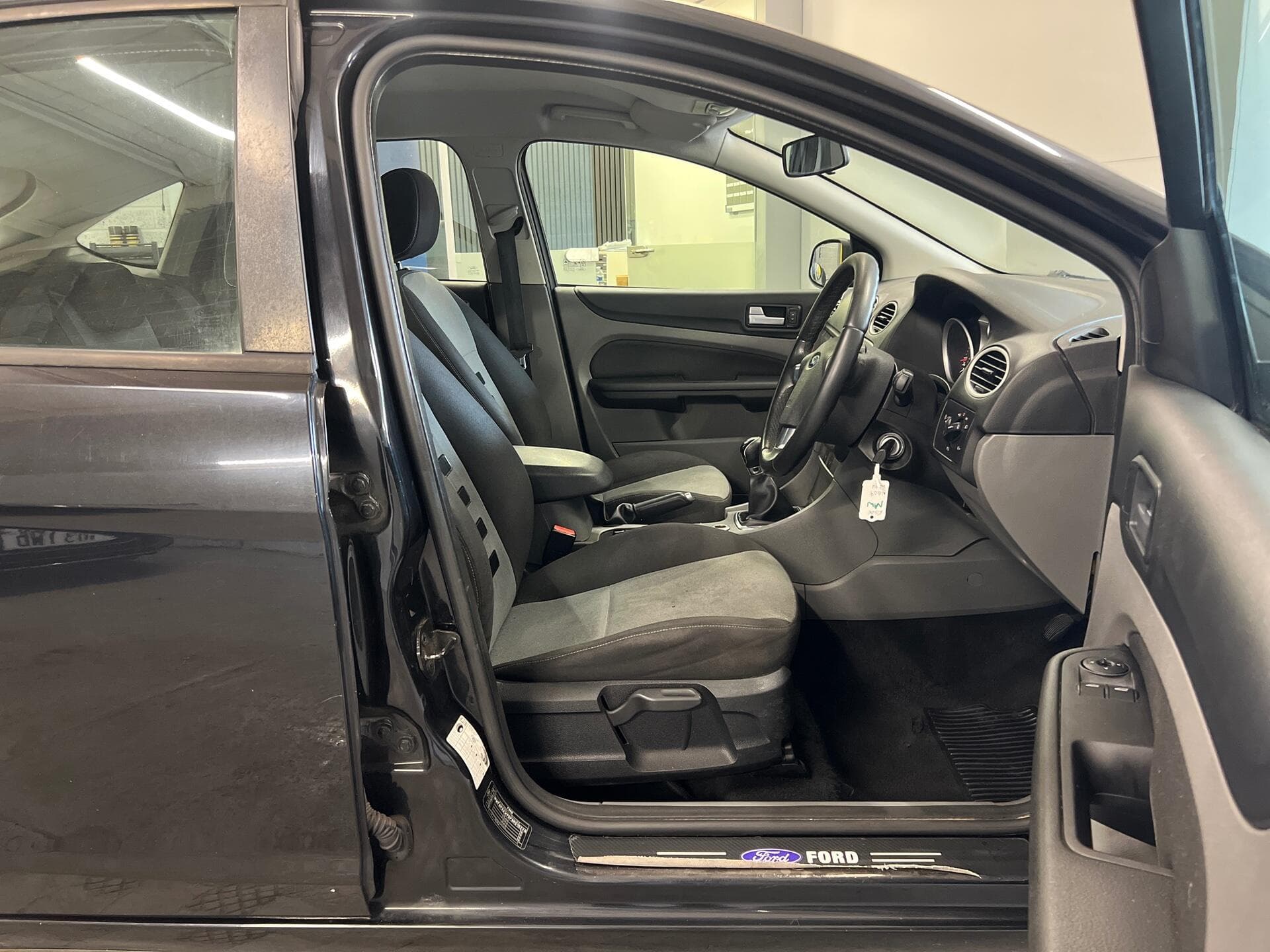 2009 Ford Focus - Image 17