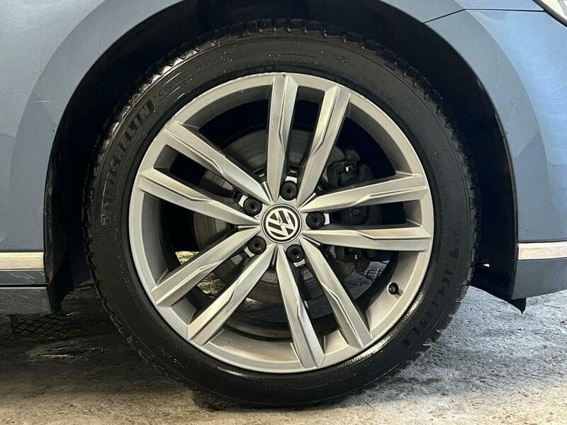 2015 Volkswagen Passat - Image 17