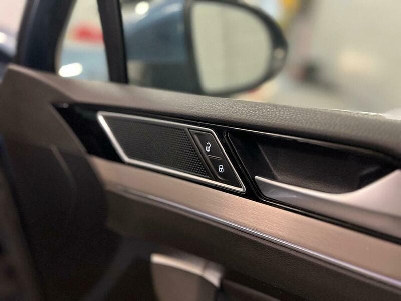 2015 Volkswagen Passat - Image 24