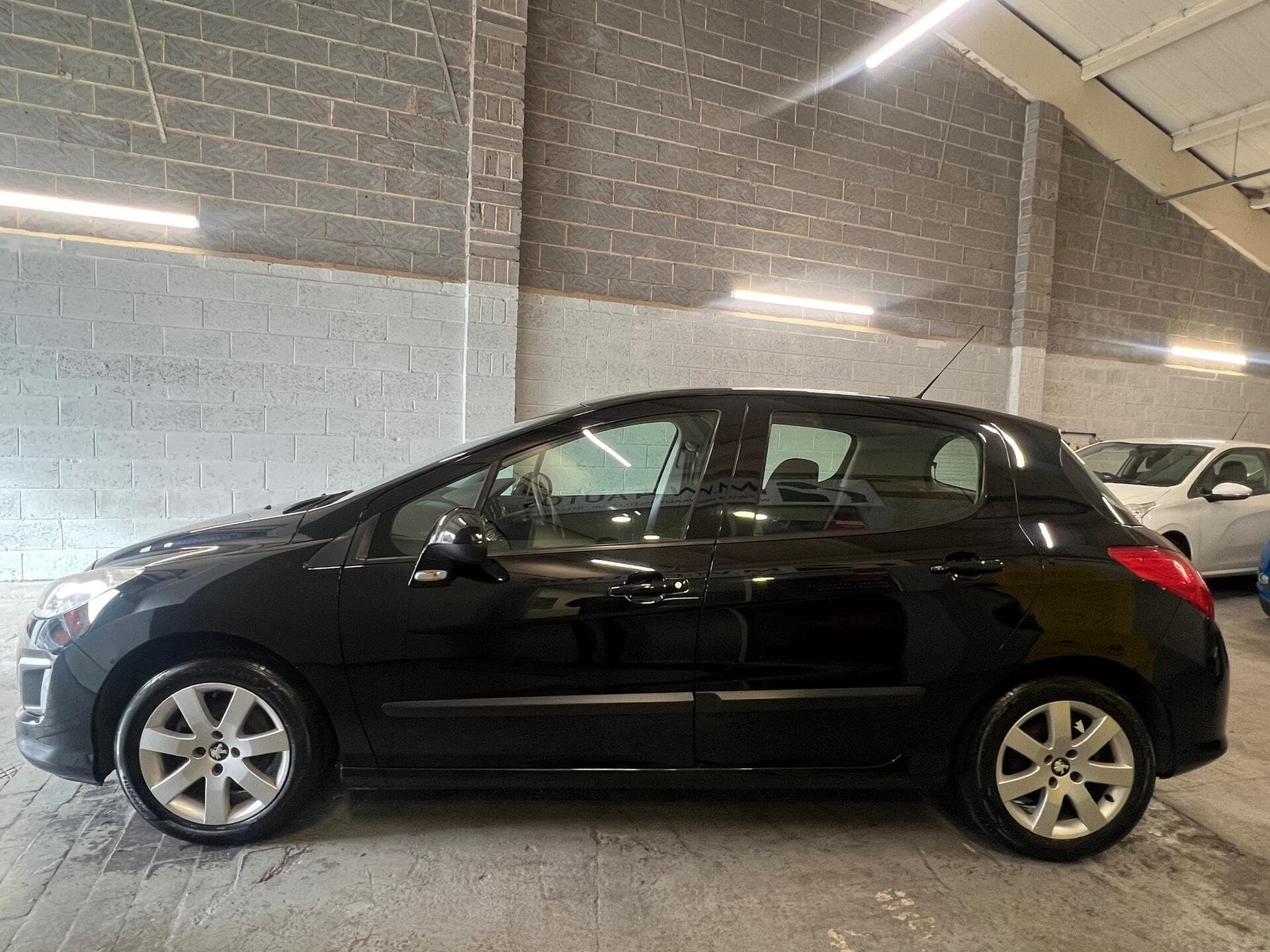 2012 Peugeot 308 - Image 8