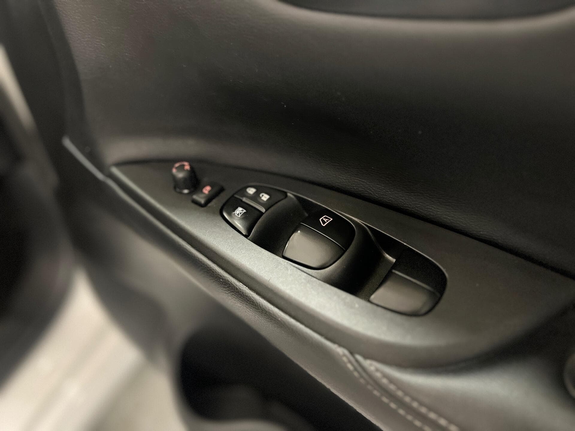 2015 Nissan Pulsar - Image 20