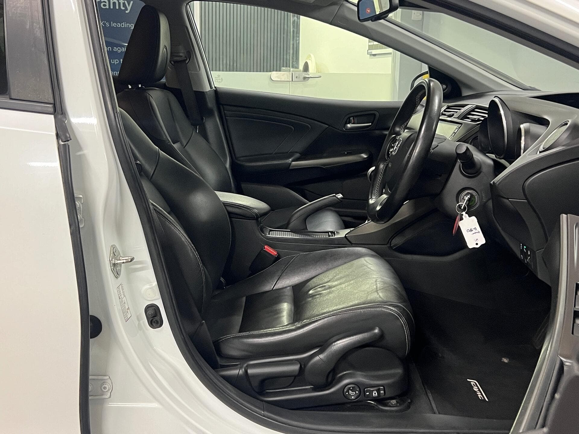 2015 Honda Civic - Image 25