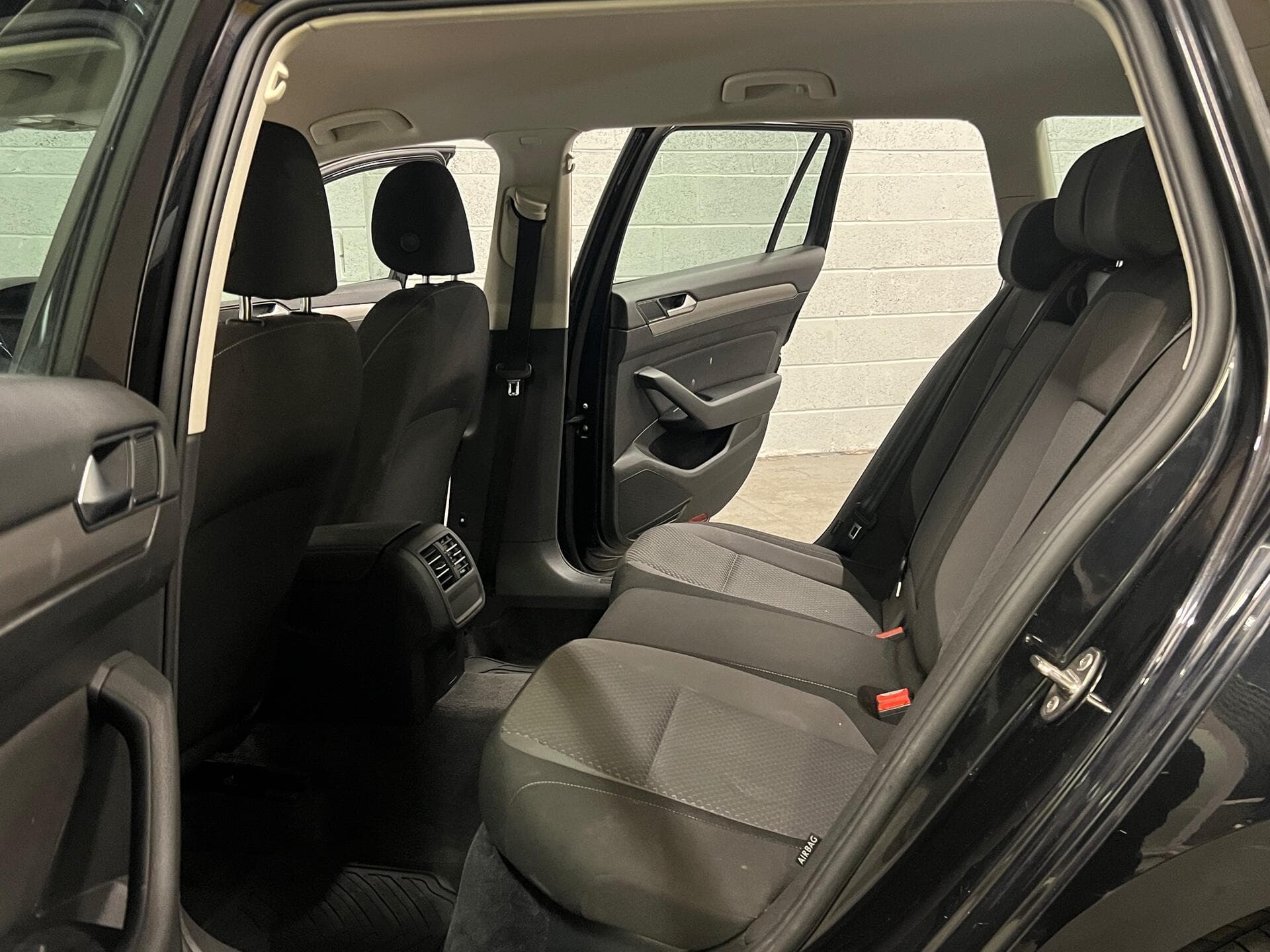2015 Volkswagen Passat - Image 45