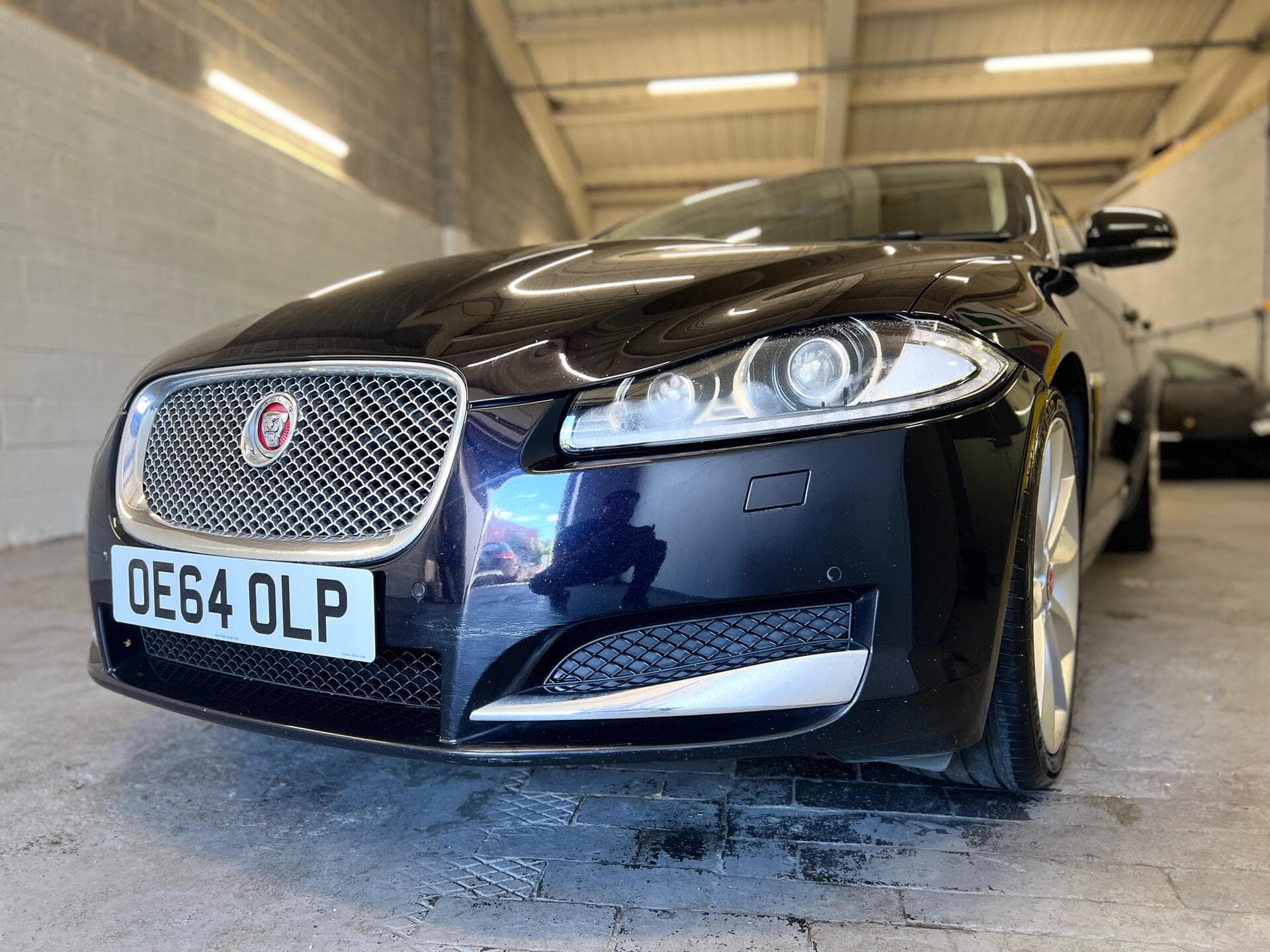2014 Jaguar XF - Image 17