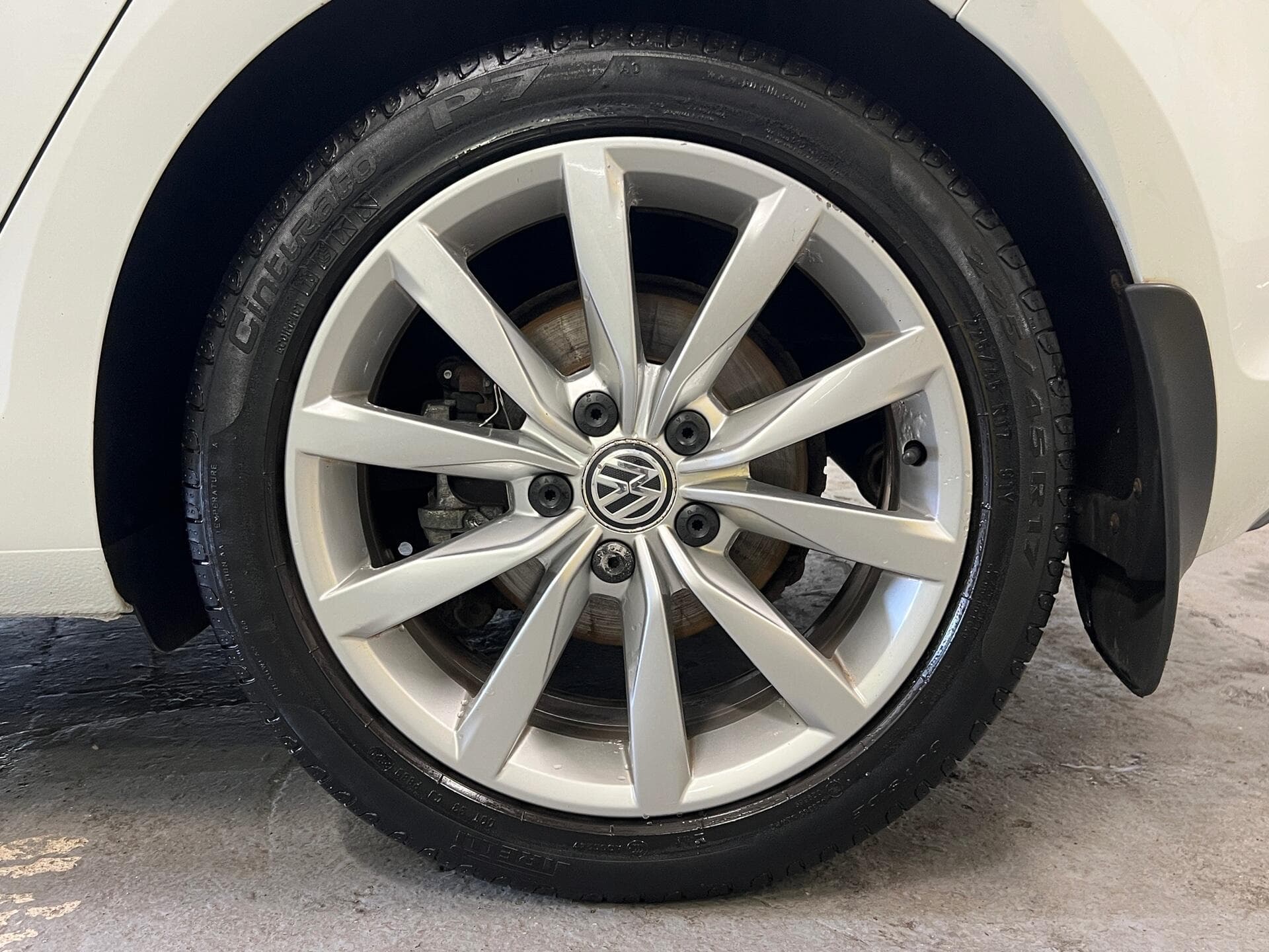 2013 Volkswagen Golf - Image 25
