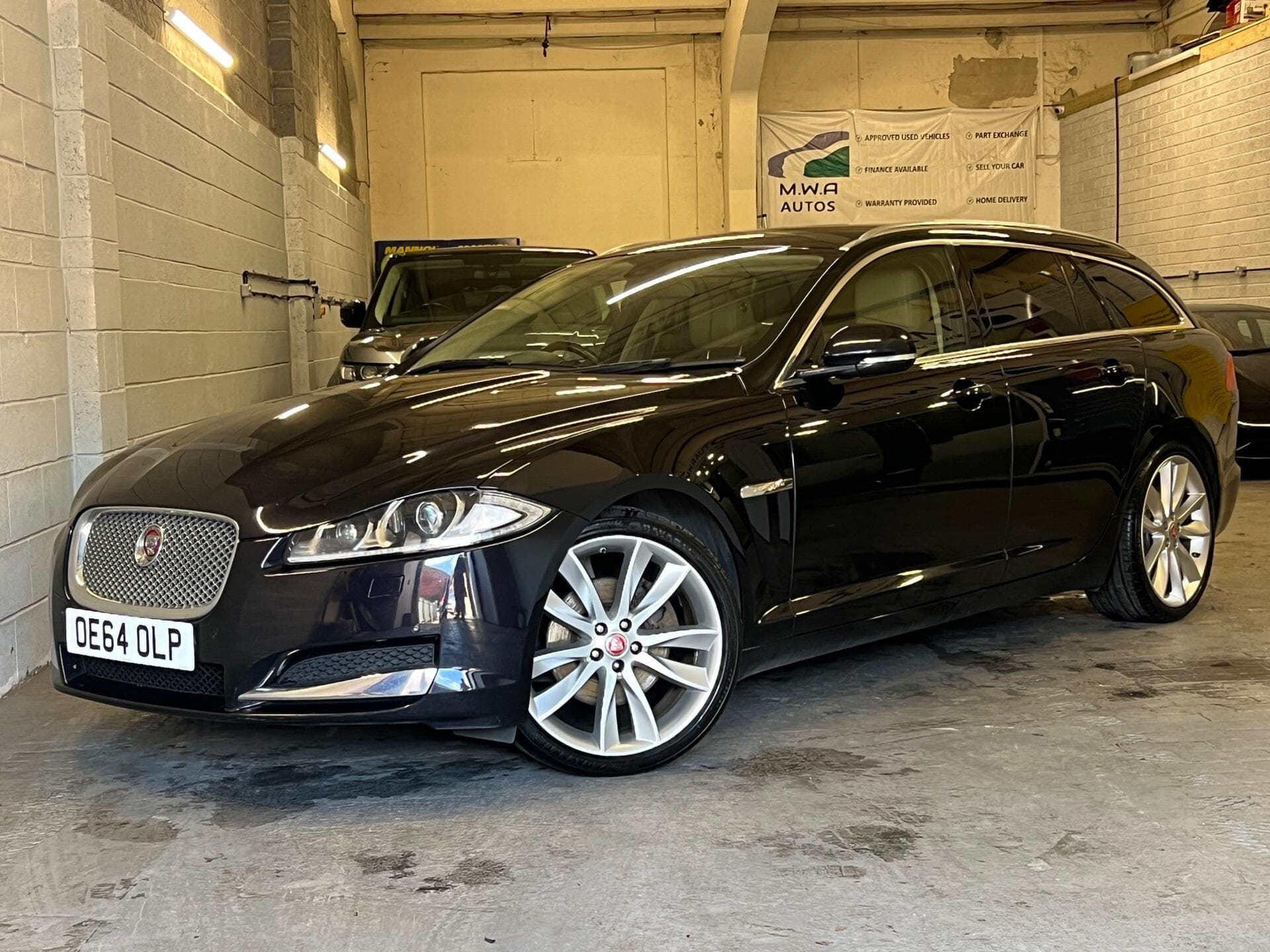 2014 Jaguar XF - Image 3