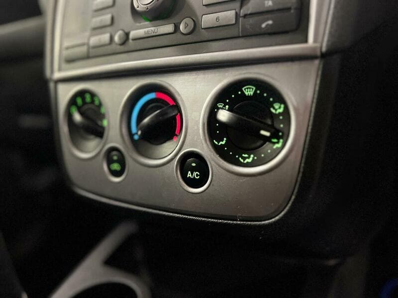 2009 Ford Fiesta - Image 28