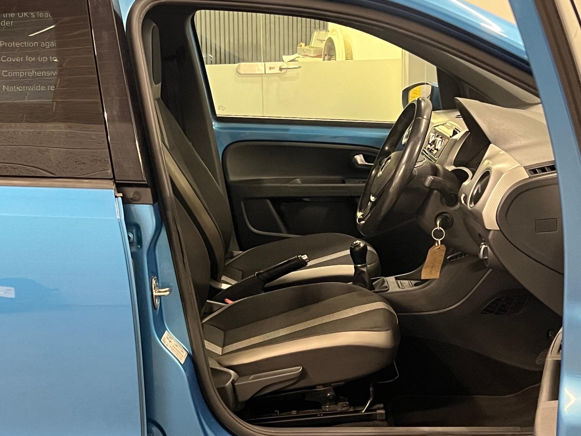 2017 Volkswagen up! - Image 17
