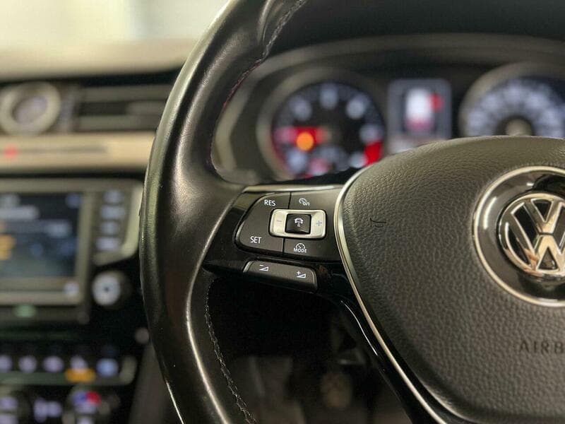 2015 Volkswagen Passat - Image 29