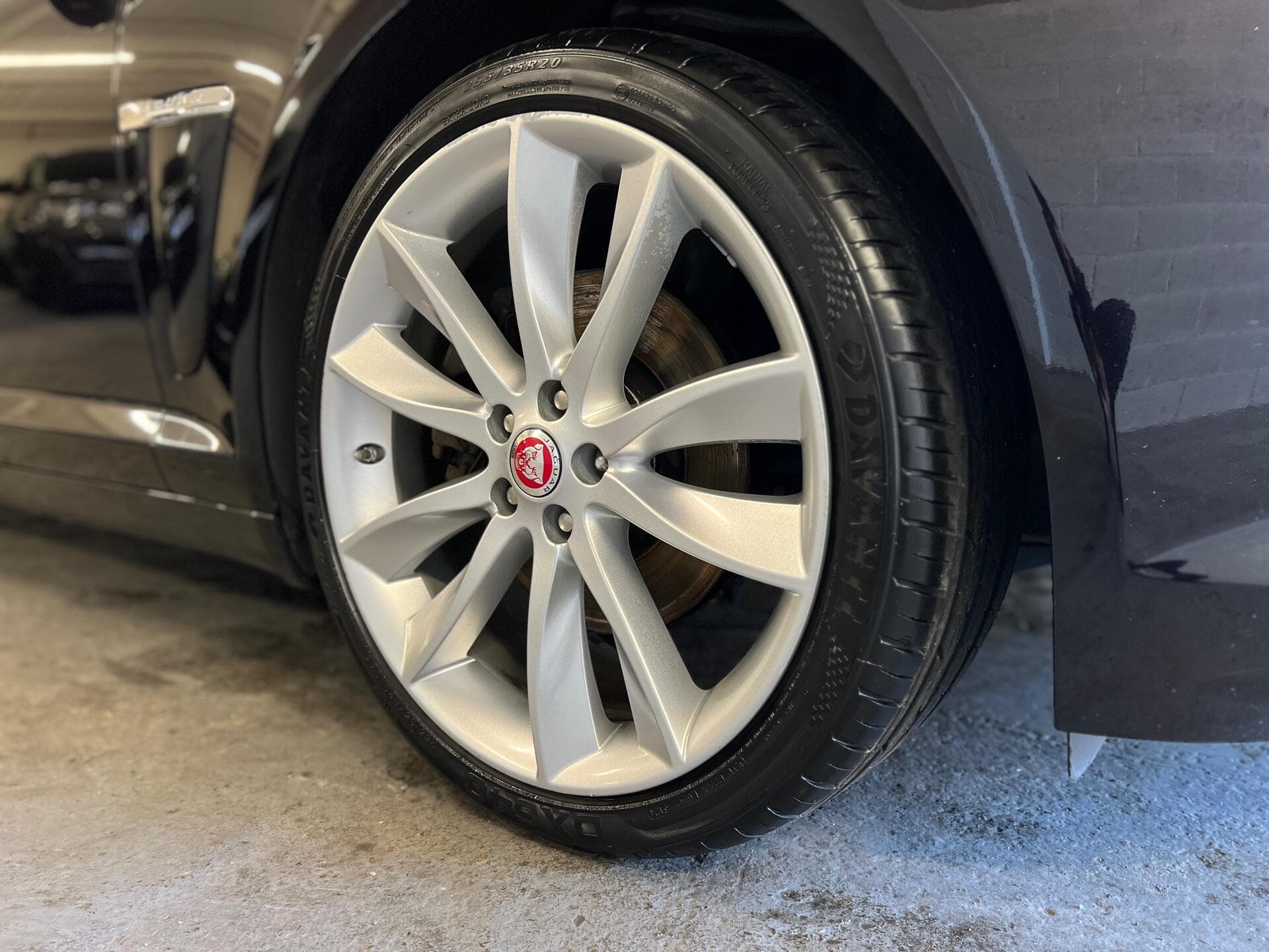 2014 Jaguar XF - Image 26