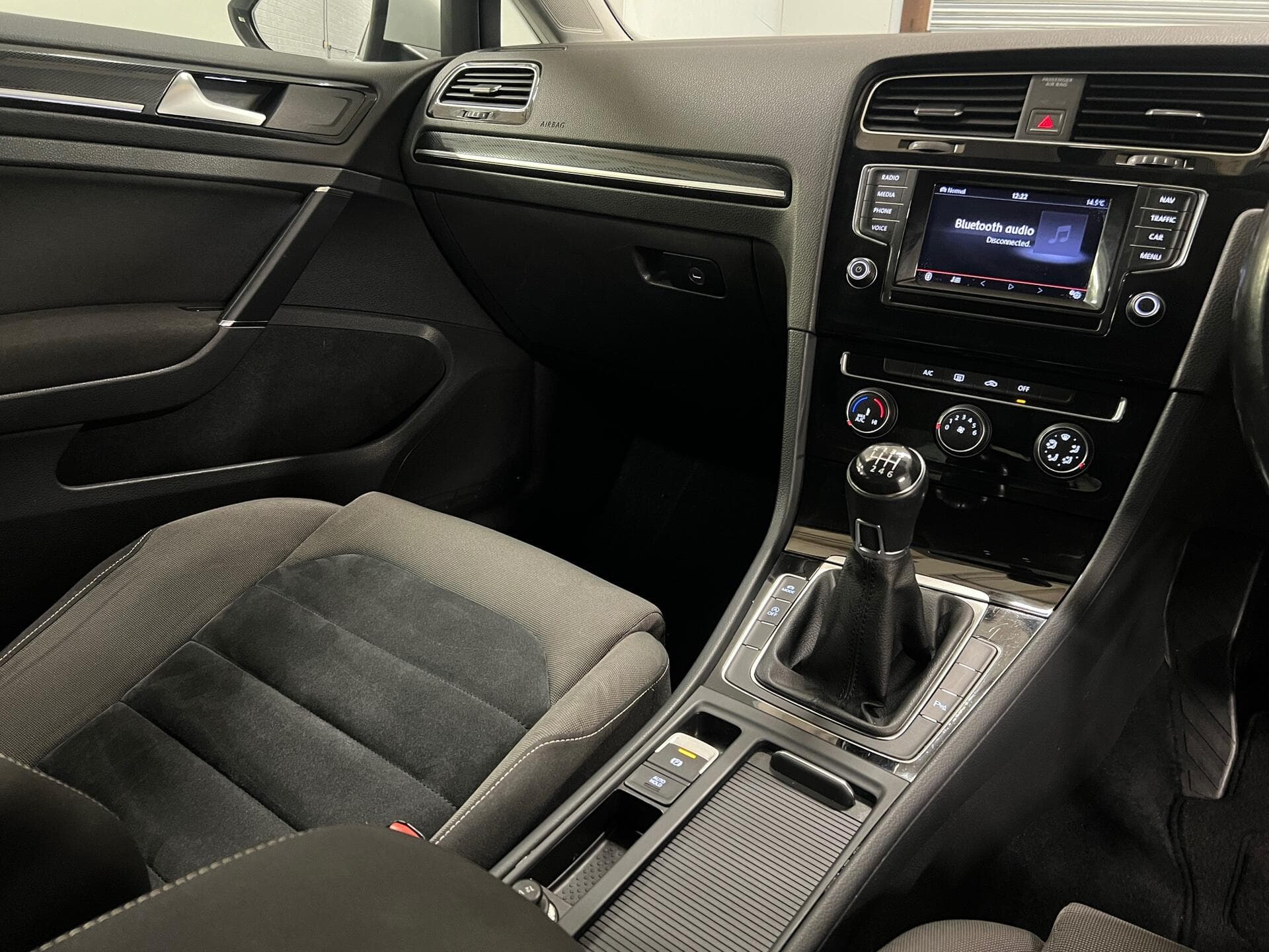 2013 Volkswagen Golf - Image 39