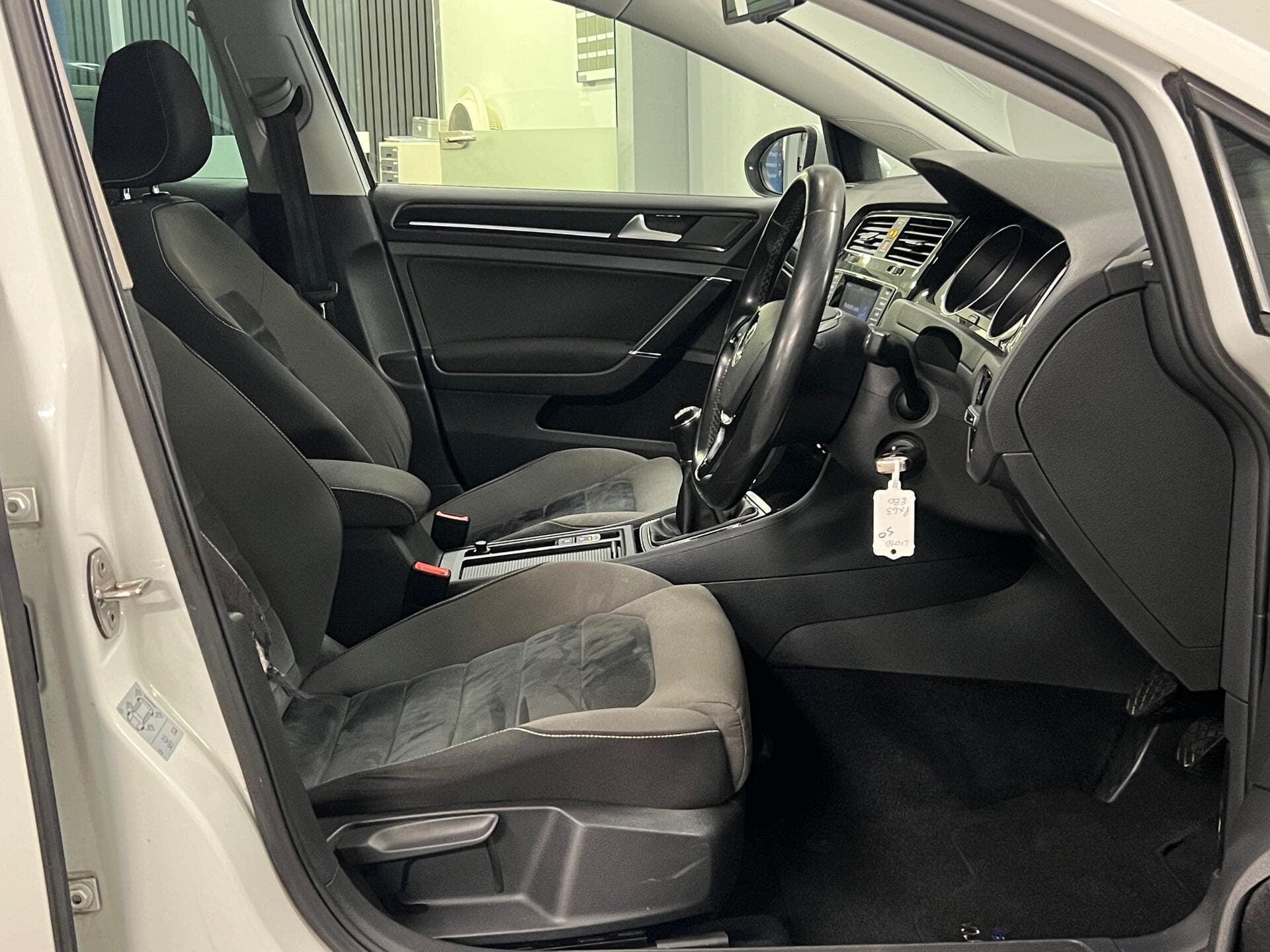 2013 Volkswagen Golf - Image 27