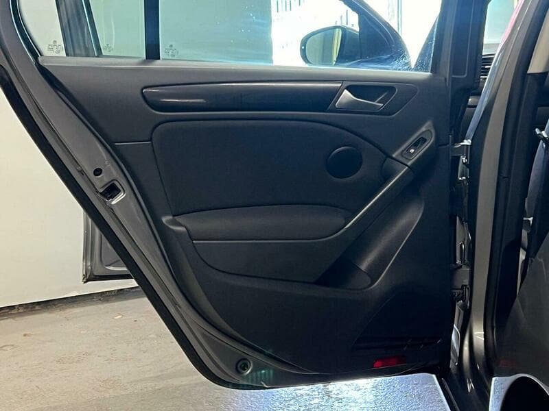 2011 Volkswagen Golf - Image 38