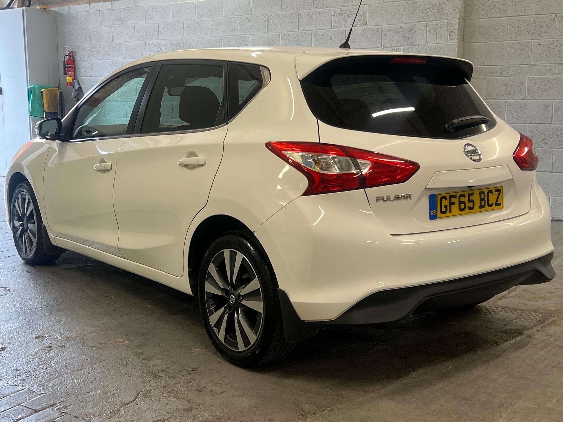 2015 Nissan Pulsar - Image 9