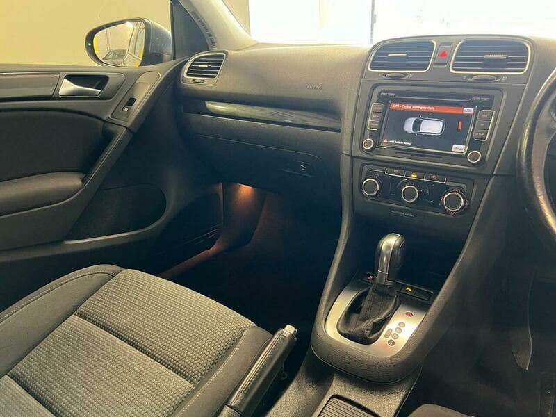 2011 Volkswagen Golf - Image 27