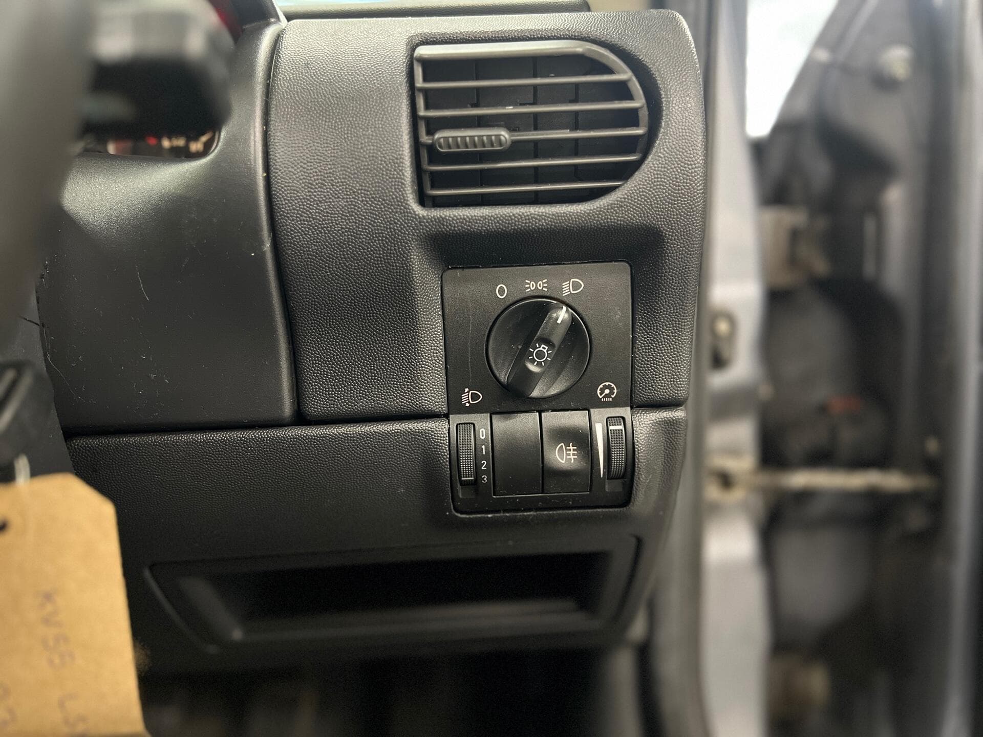 2005 Vauxhall Corsa - Image 23