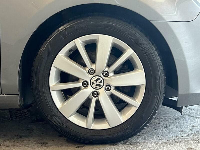 2011 Volkswagen Golf - Image 14