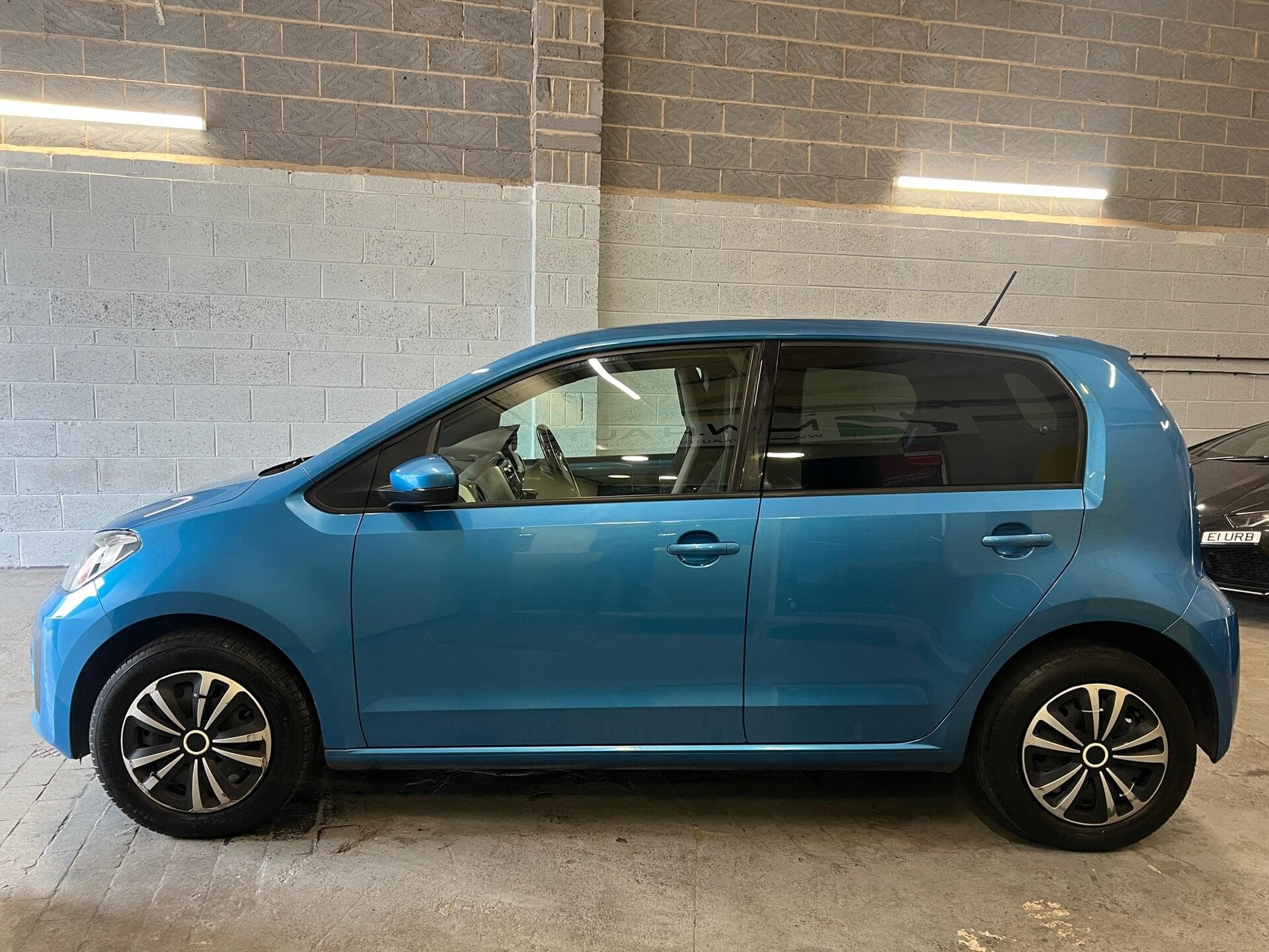 2017 Volkswagen up! - Image 9