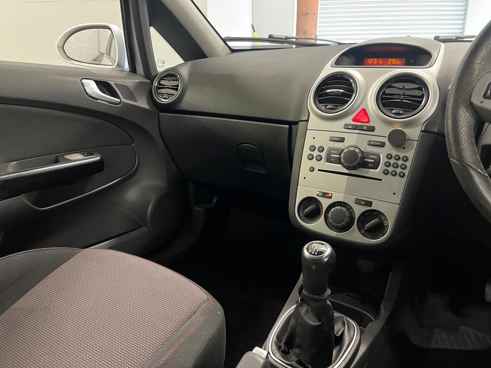 2007 Vauxhall Corsa - Image 27