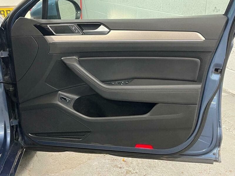 2015 Volkswagen Passat - Image 22