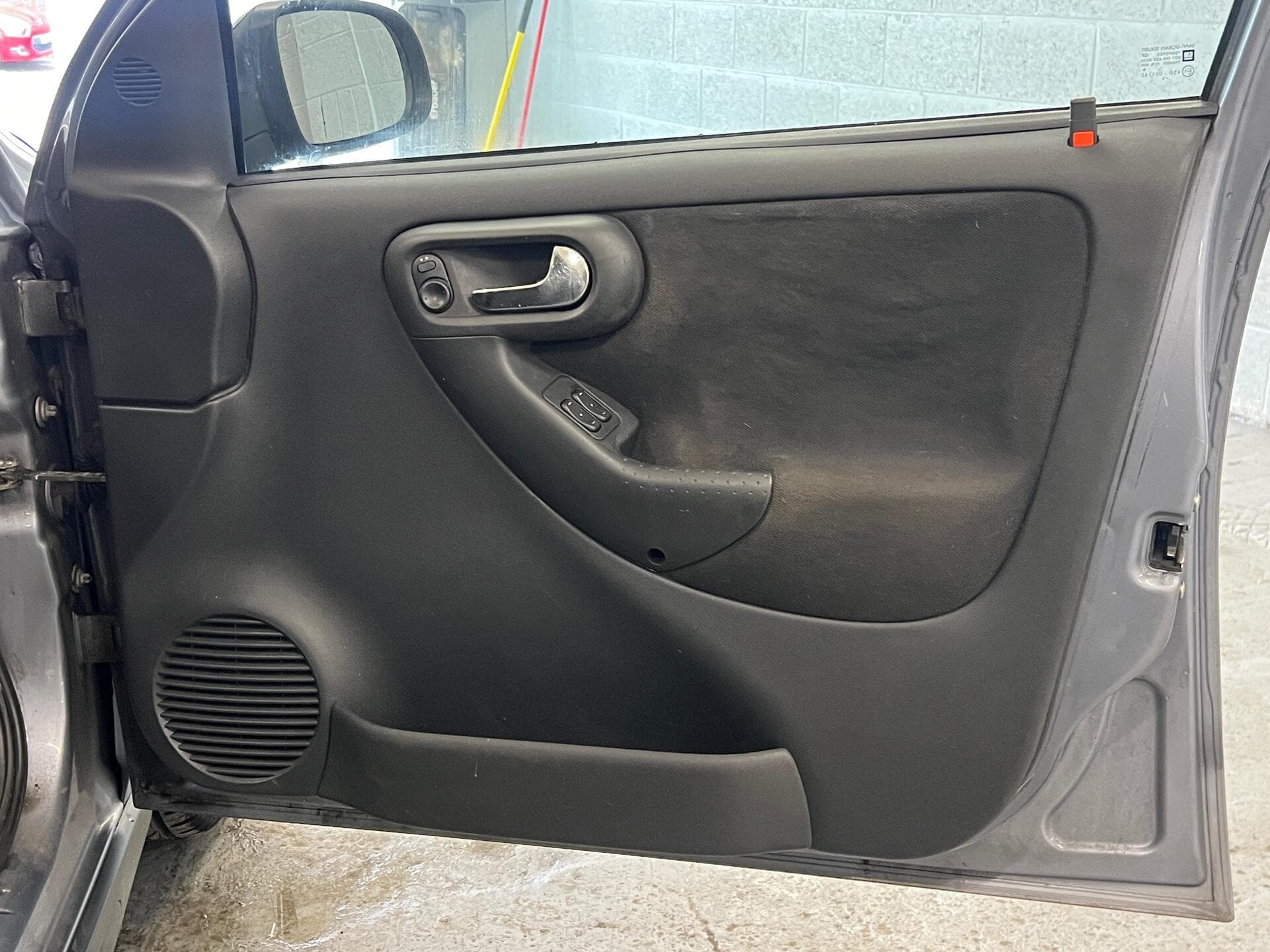 2005 Vauxhall Corsa - Image 18
