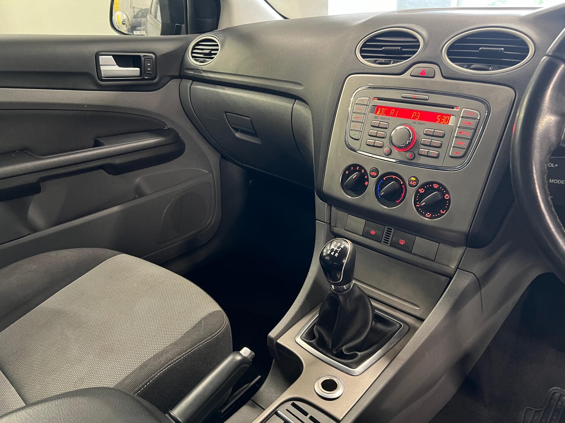 2009 Ford Focus - Image 24