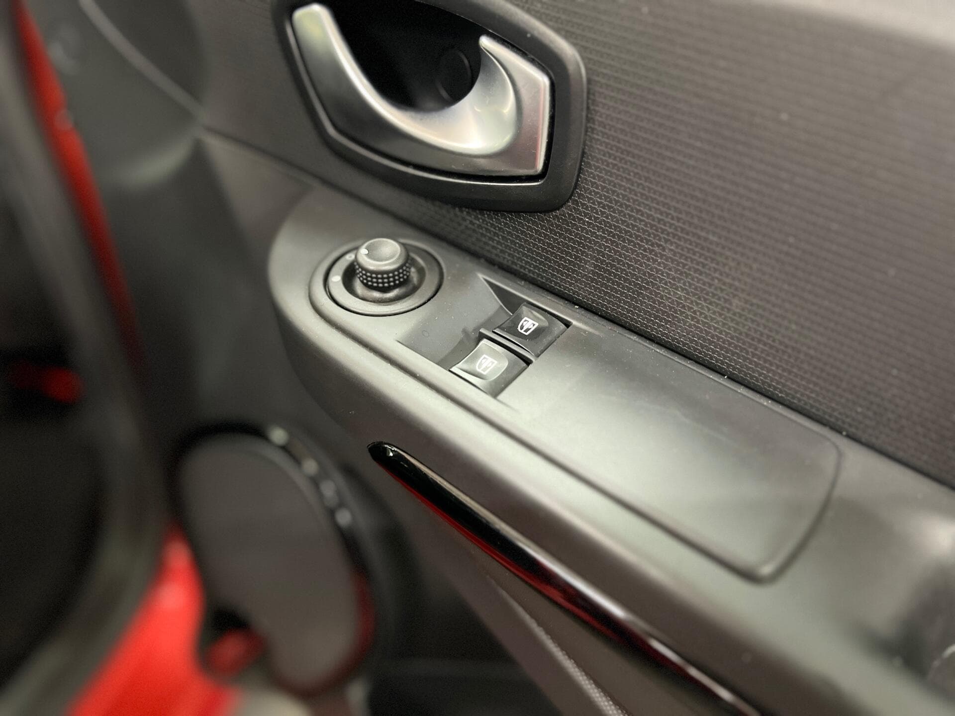 2015 Renault Clio - Image 23
