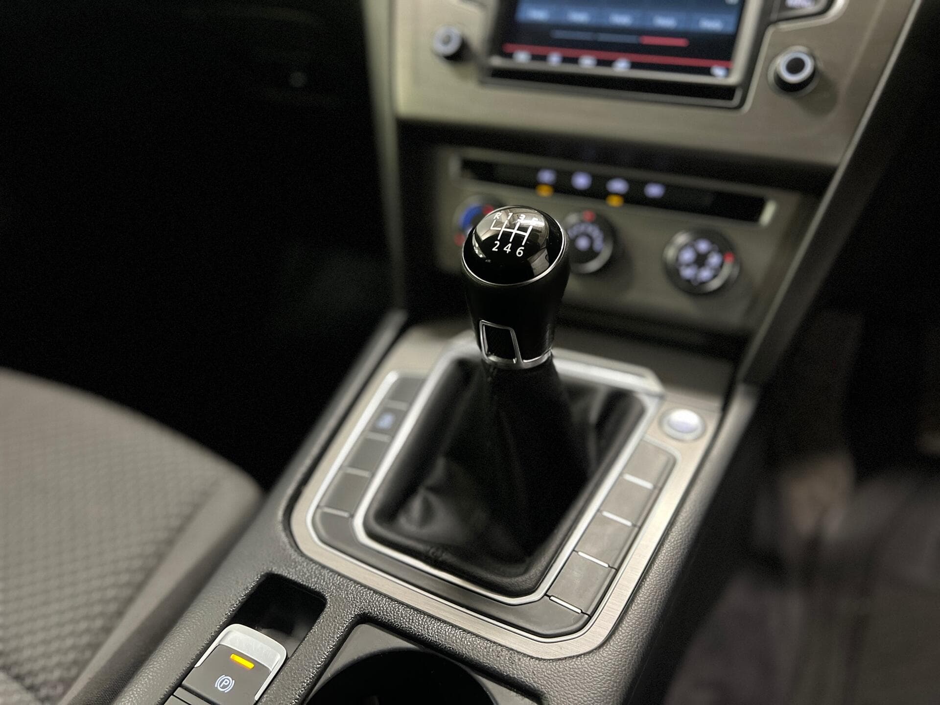 2015 Volkswagen Passat - Image 42