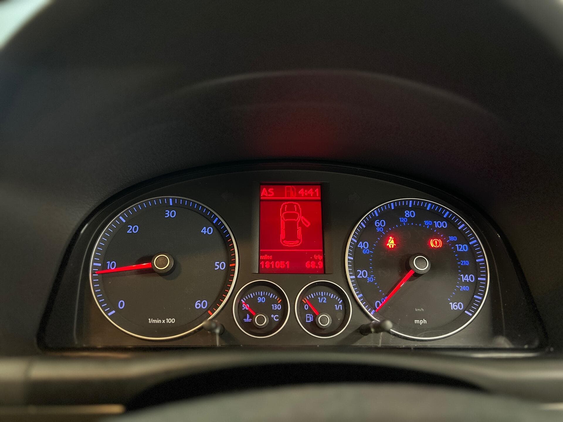 2010 Volkswagen Touran - Image 25