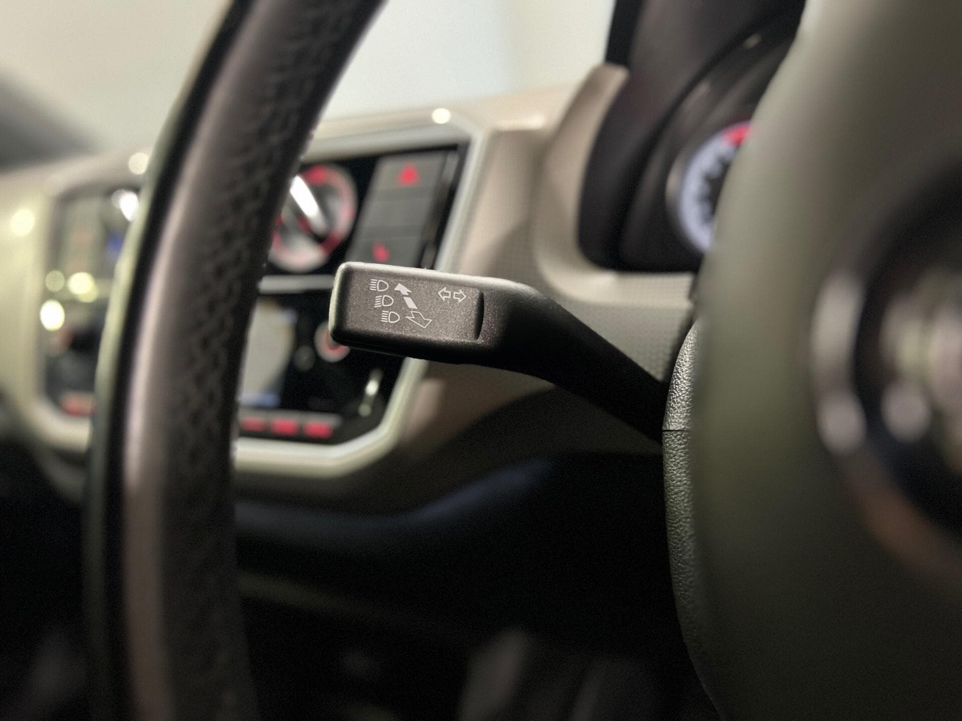 2017 Volkswagen up! - Image 27